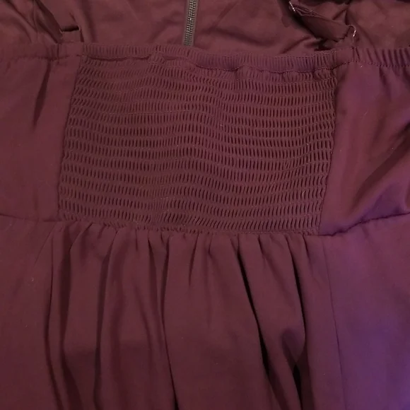 Torid Burgundy adjustable strap zippered front elastic back flowy top sz 2=2X - Picture 3 of 8